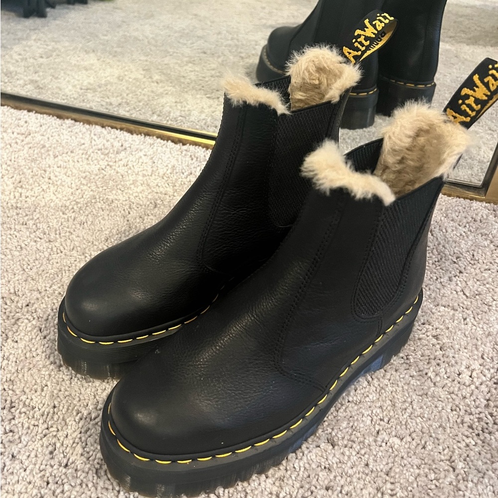 - Fur Lined Dr Marten Boots - black sz 8